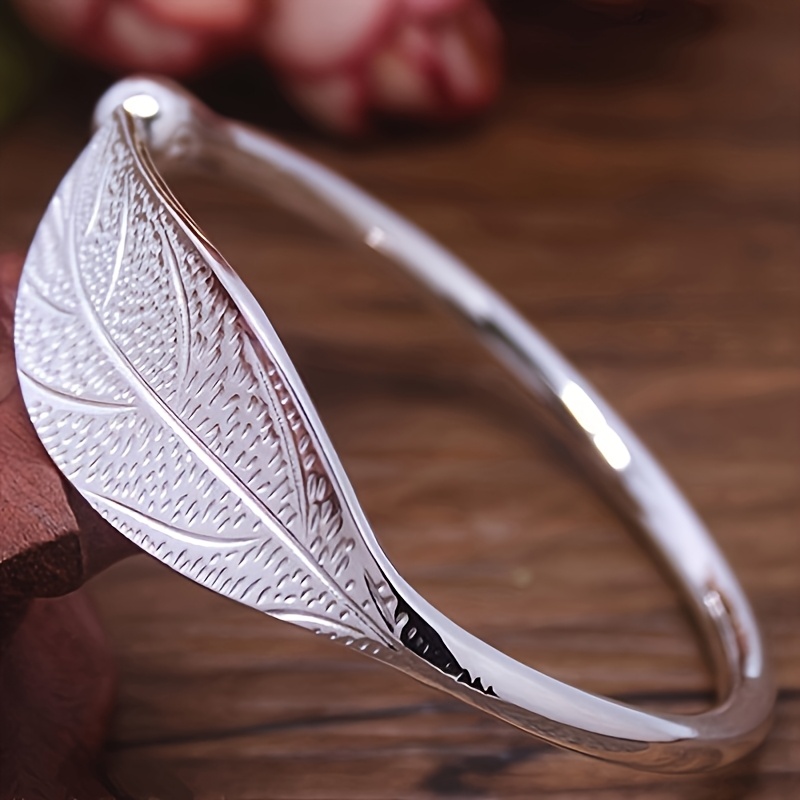 Women's Vintage Leaf Bracelet - Openwork Copper Design